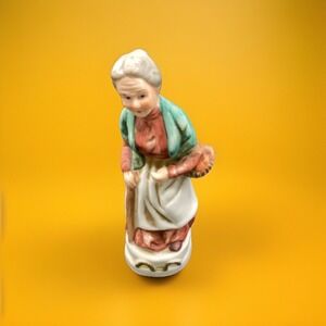 Vtg Porcelain Bisque Norleans Old Woman Carrying Basket - 1950's-Taiwan 6.5"